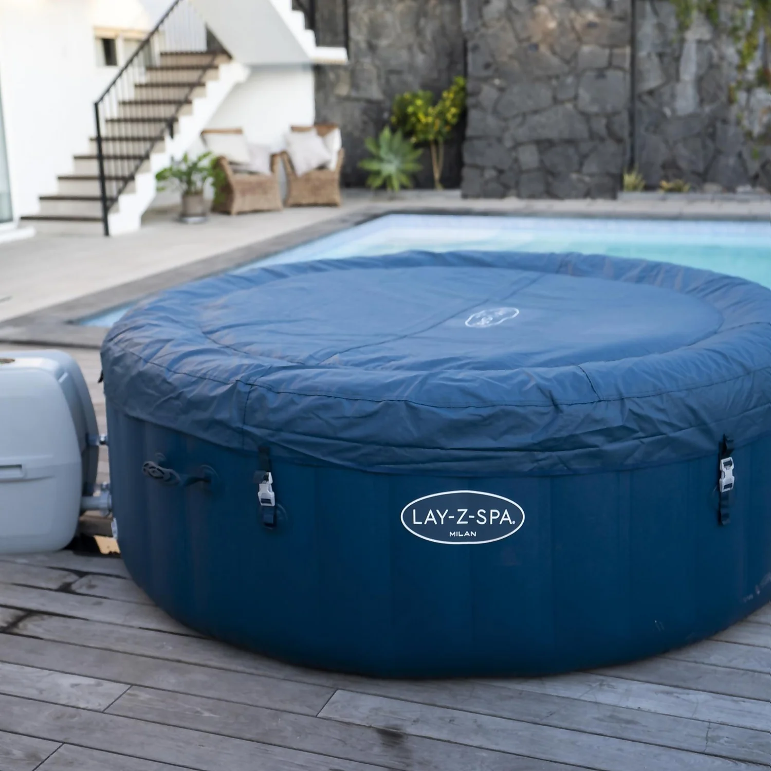 Lay-z Spa Lay-Z-Spa Milan Airjet Plus™ Hot Tub (4-6 Person) 4 Lay-z Spa Lay-Z-Spa Milan Airjet Plus™ Hot Tub (4-6 Person) - Image 4