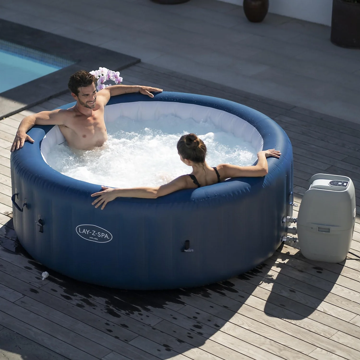 Lay-z Spa Lay-Z-Spa Milan Airjet Plus™ Hot Tub (4-6 Person) 6 Lay-z Spa Lay-Z-Spa Milan Airjet Plus™ Hot Tub (4-6 Person) - Image 6