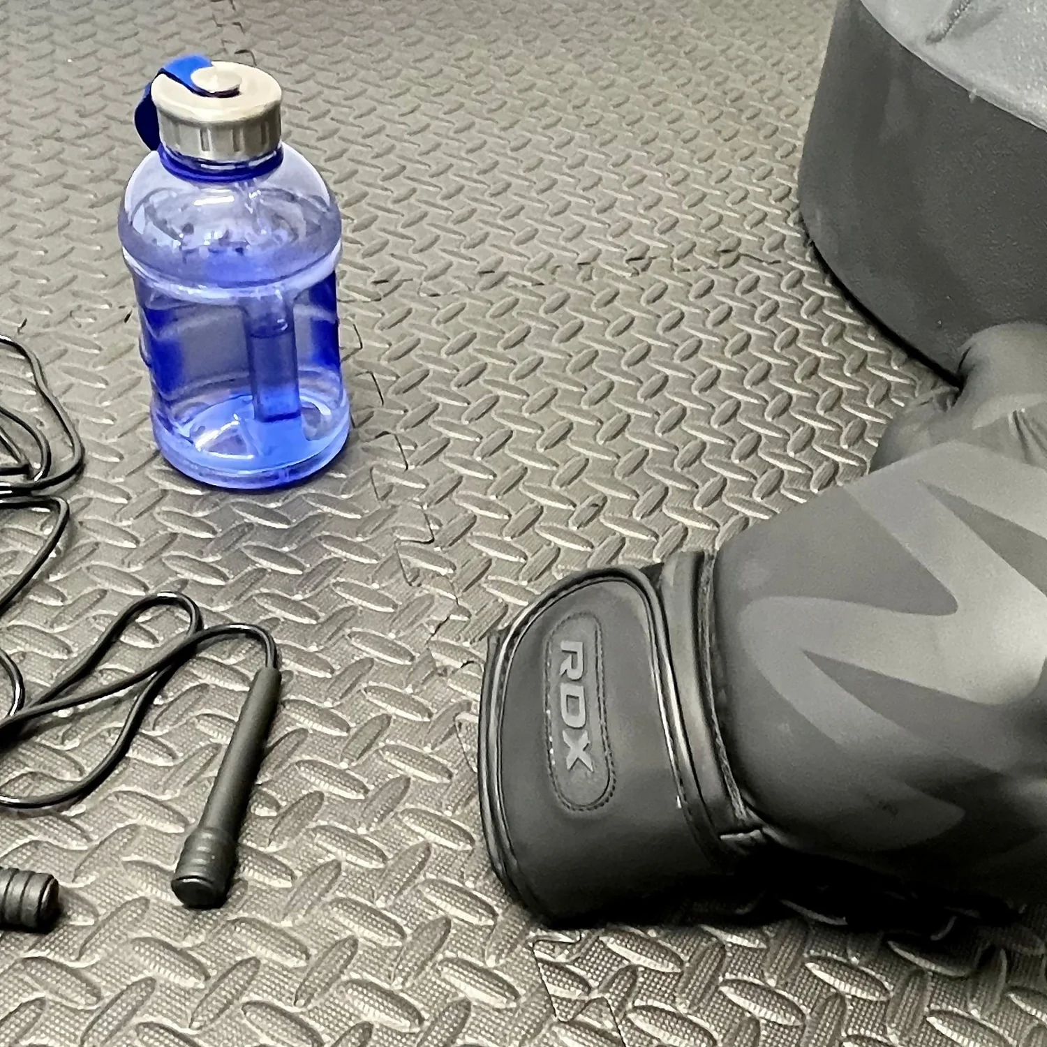 Homebase Black Leaf Patterned EVA Interlocking Gym Mats - 6 Pack 2 Homebase Black Leaf Patterned EVA Interlocking Gym Mats - 6 Pack - Image 2