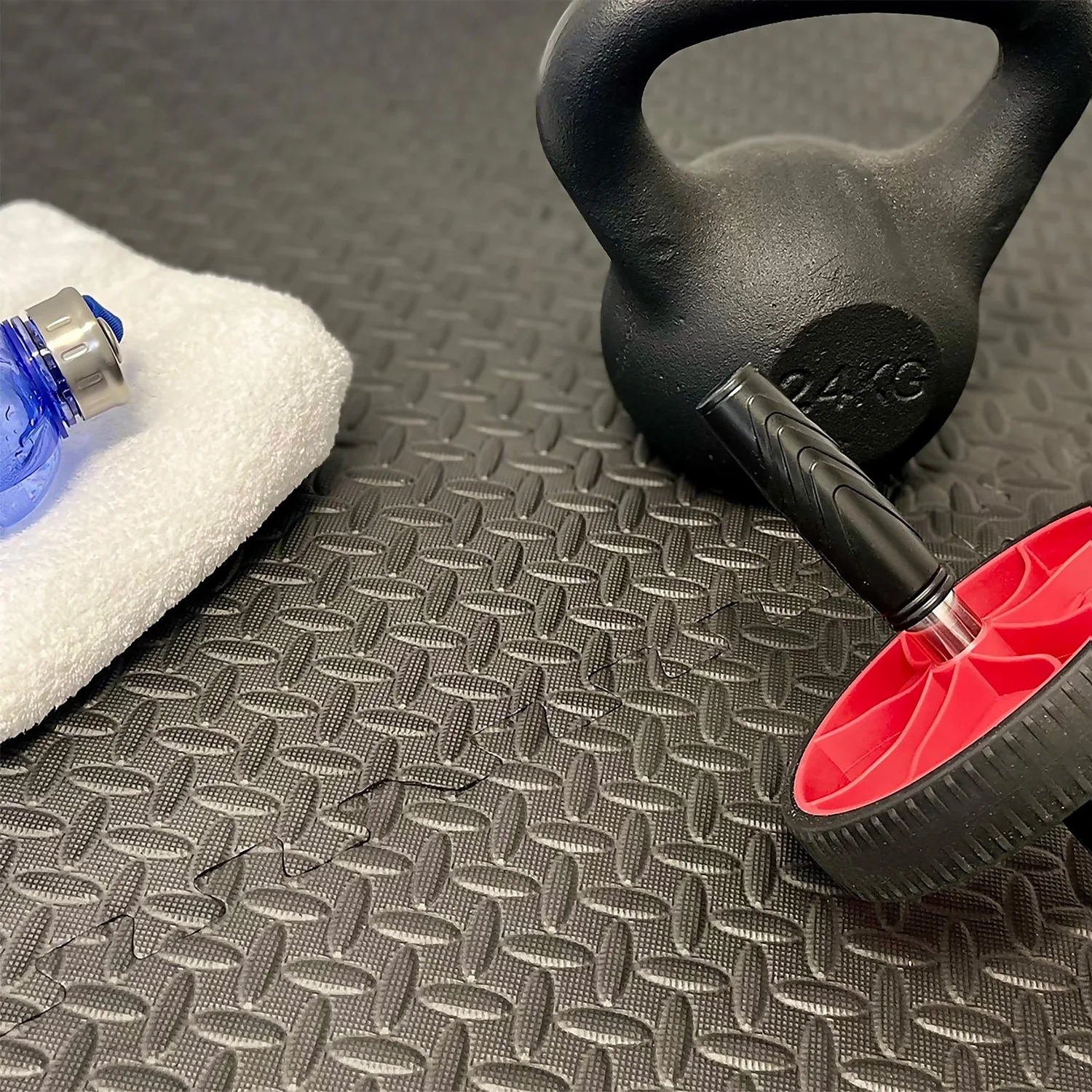 Homebase Black Leaf Patterned EVA Interlocking Gym Mats - 6 Pack 3 Homebase Black Leaf Patterned EVA Interlocking Gym Mats - 6 Pack - Image 3