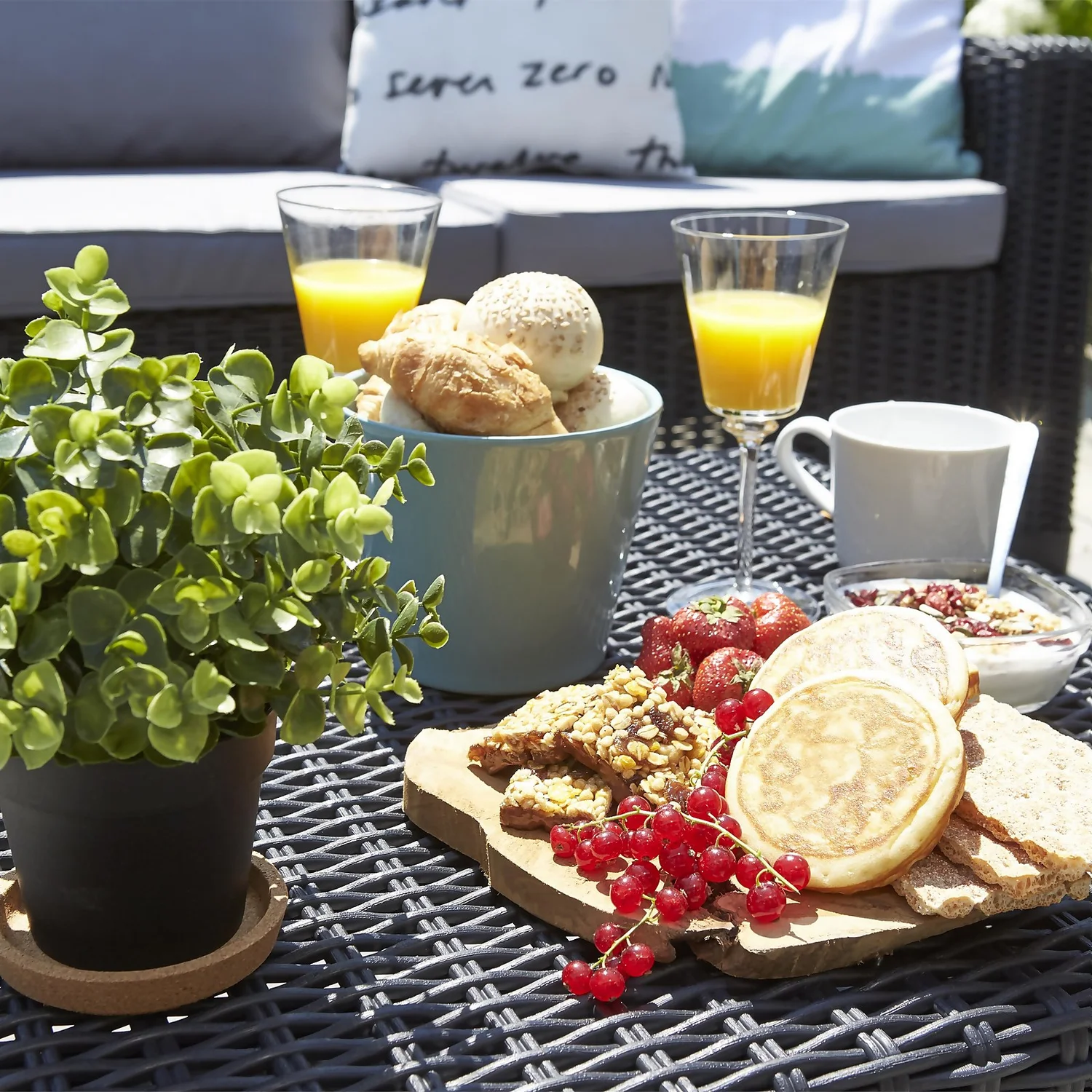 Keter California 5 Seater Outdoor Garden Furniture Sofa And Lounge Set - Graphite With Grey Cushions 6 Keter California 5 Seater Outdoor Garden Furniture Sofa And Lounge Set - Graphite With Grey Cushions - Image 6